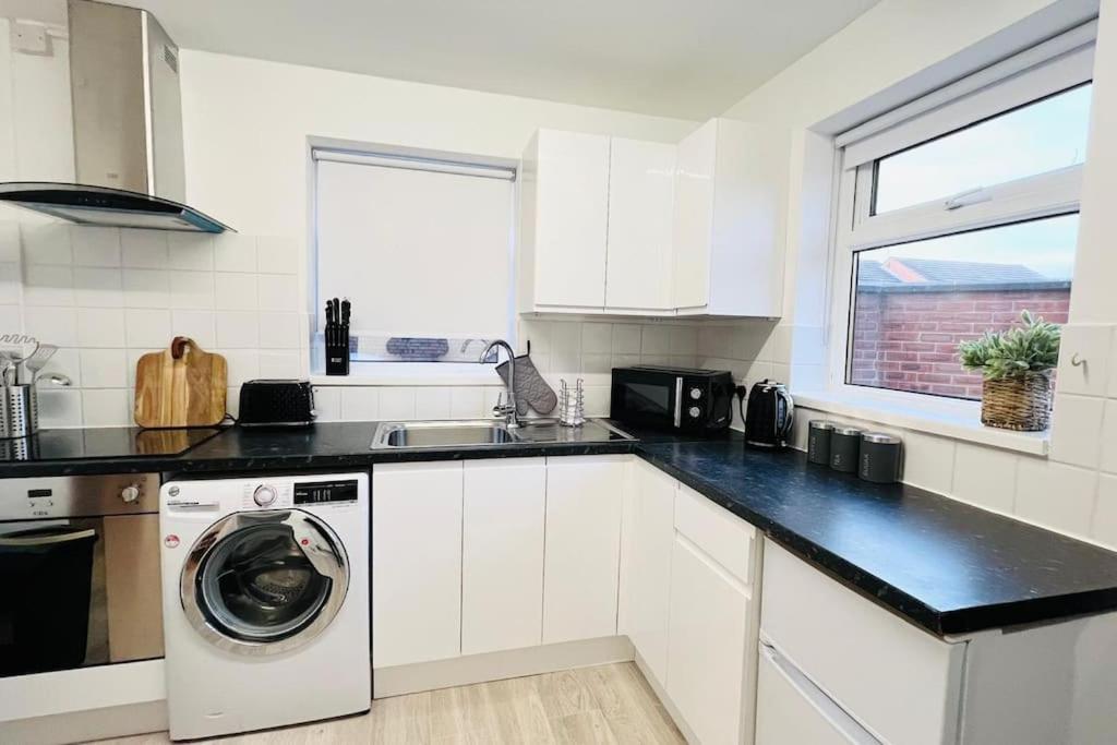 New Fully Furnished Cosy Home Balderton Exterior photo