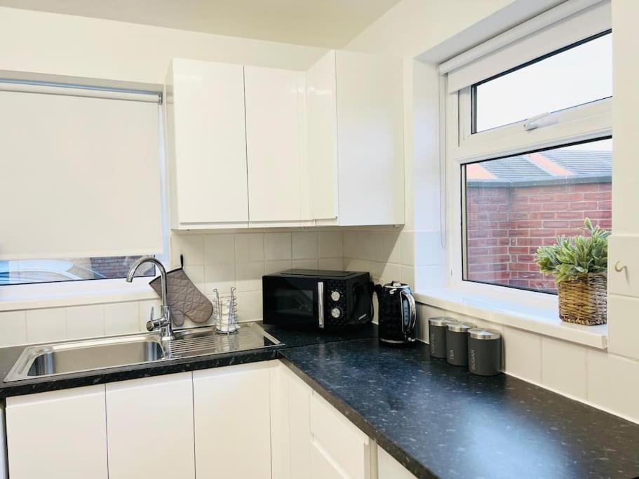 New Fully Furnished Cosy Home Balderton Exterior photo
