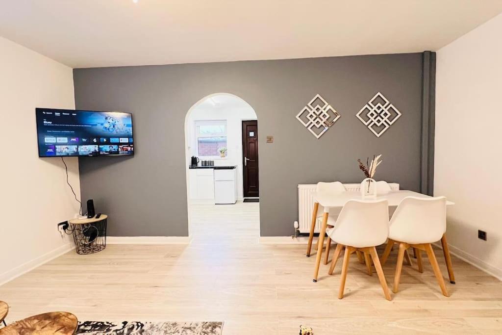 New Fully Furnished Cosy Home Balderton Exterior photo